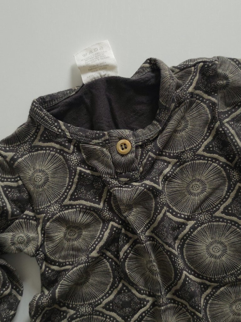 Kate Quinn Woods Beluga Batik 12-18 Months Long Sleeve Shirt Black Gray — image 4 of 5